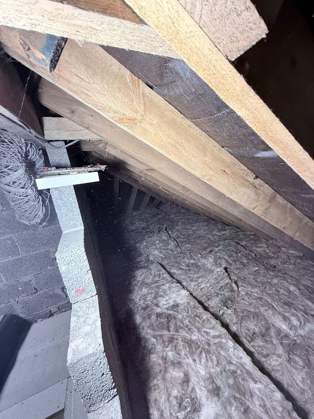 Eaves detail showing insulation coverage to the wall plate